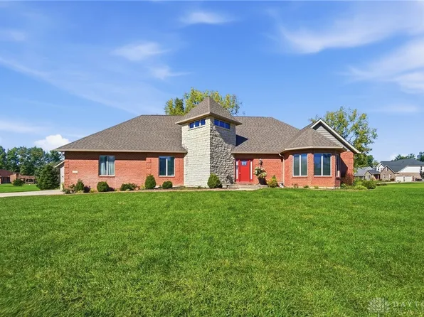 1576 Meadowlands Dr, Fairborn, OH 45324