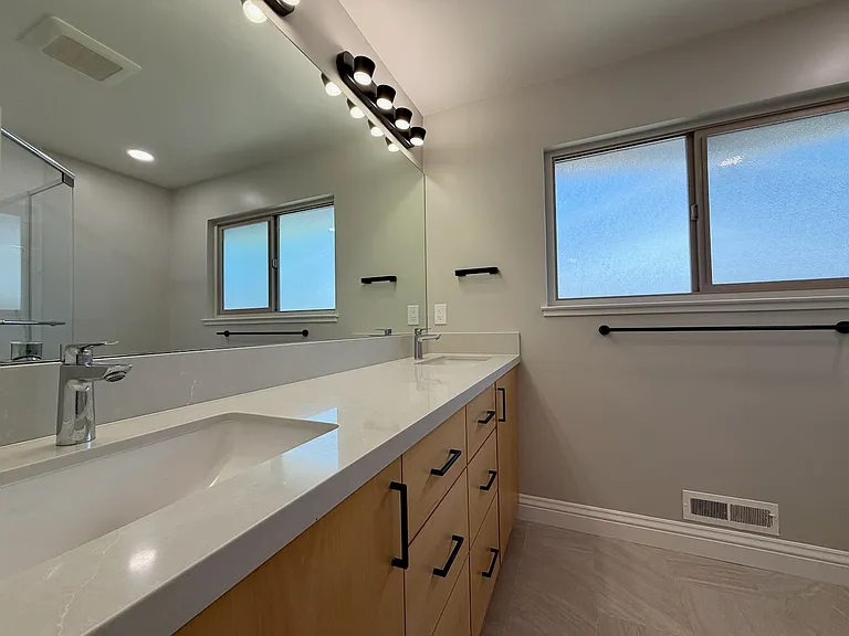 832 Cathedral Dr — Photo 8