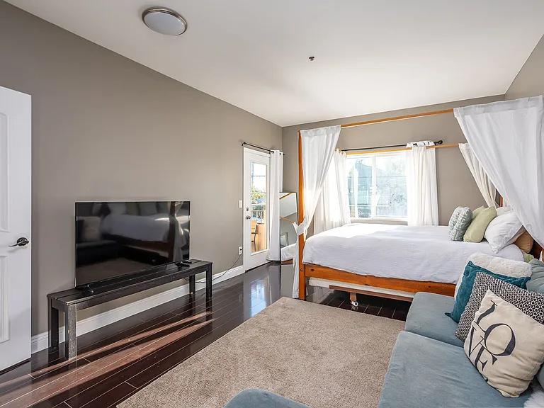 4741 Point Loma Ave #201 — Photo 18