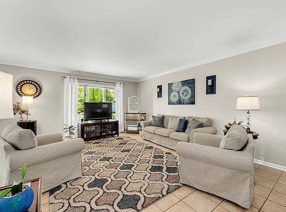 5th image of 23W309 Woodcroft Dr