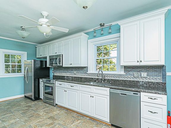 3rd image of 2101 Buckingham Ave