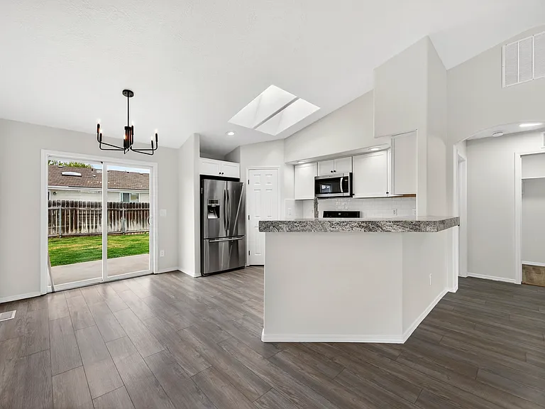 3304 E Sir Patrick Ct — Photo 9