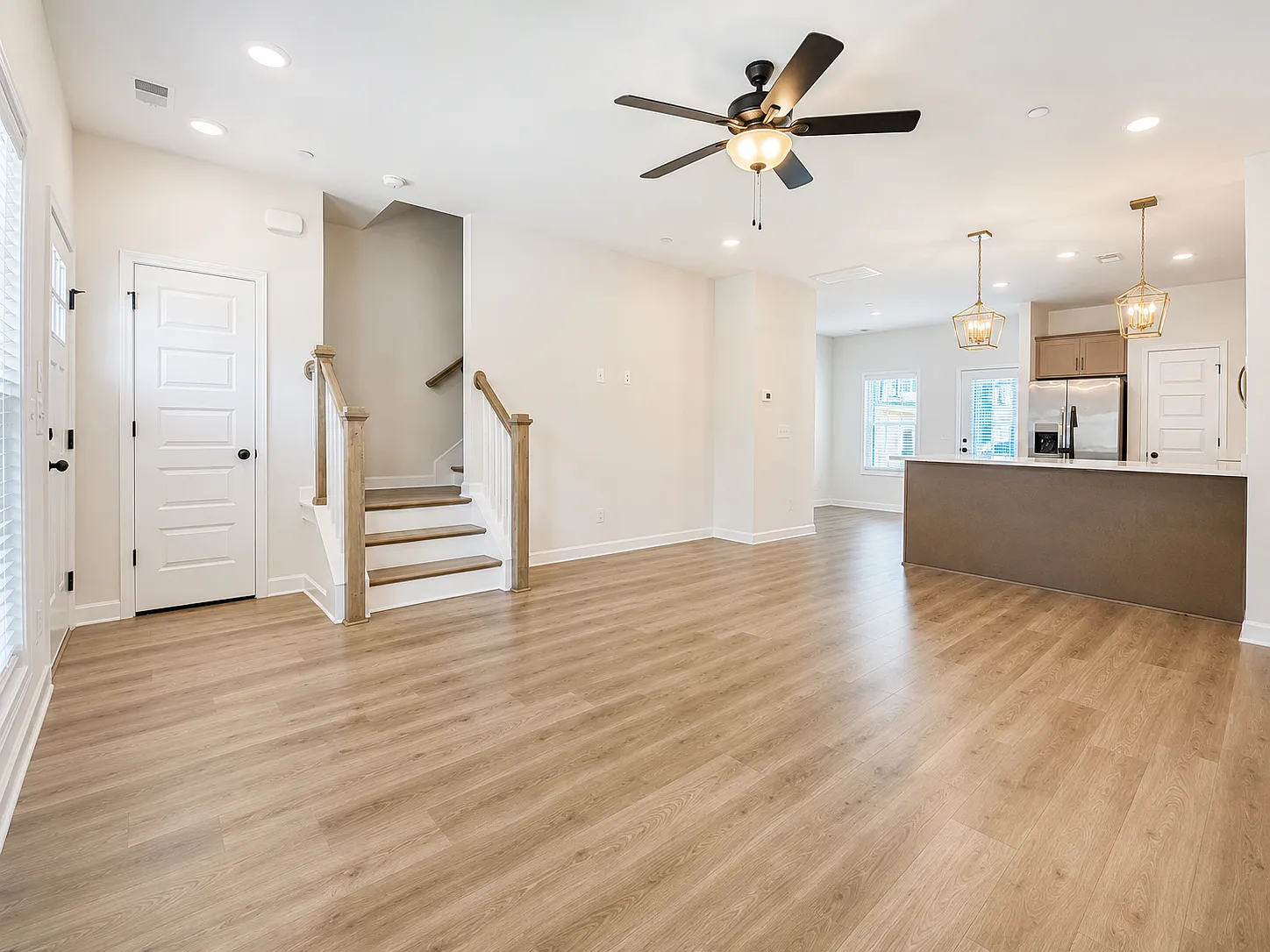 2 bed, 2.5 bath, 1214 sqft, $1,800 — Photo 2