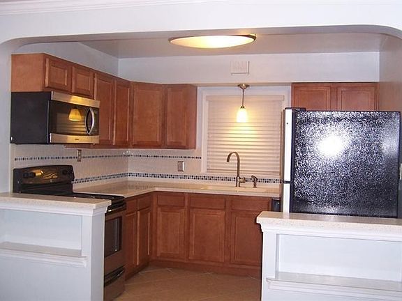 3rd image of 2913 Wayland Ave