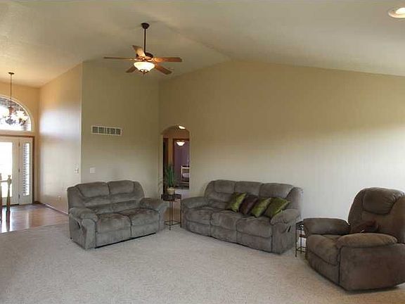 2nd image of 50 McKenzie Ln S