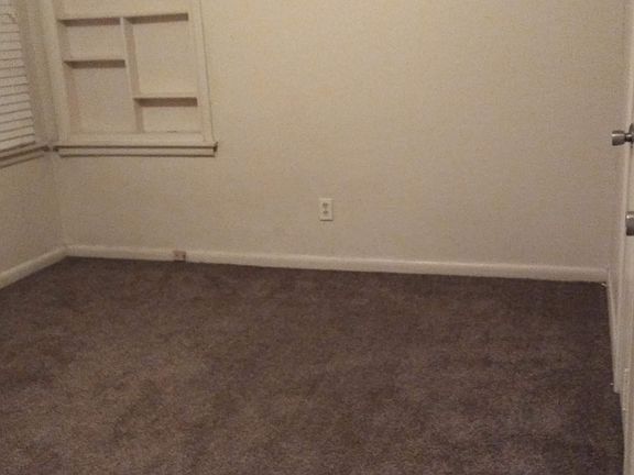 5th image of 3023 Moffett Ave