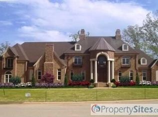 190 Emerald Lake Dr, Jackson, TN 38305