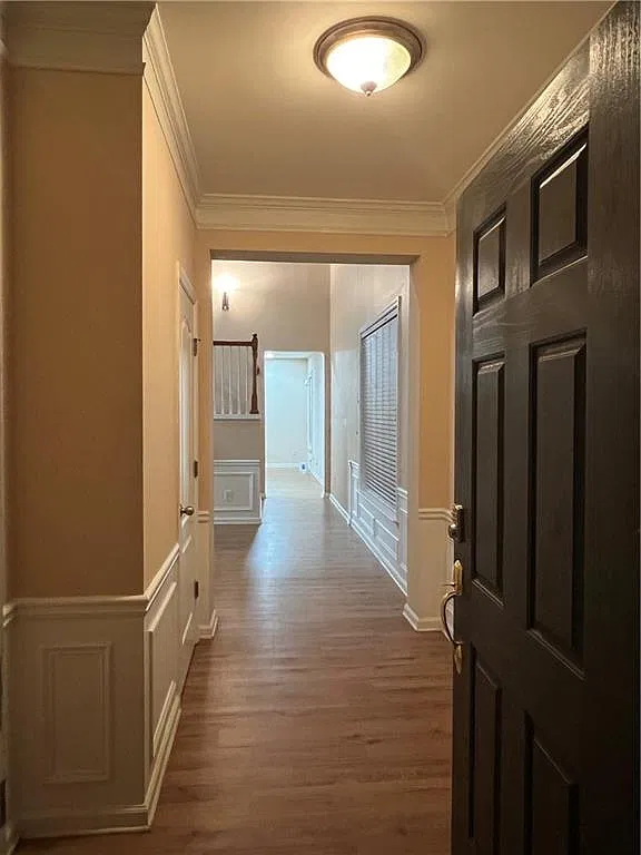 3 bed, 3.5 bath, 2567 sqft, $3,200 — Photo 2