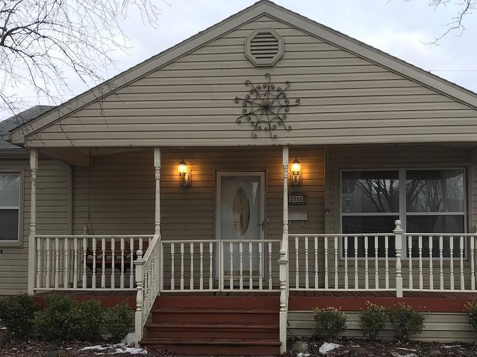 1st image of 2326 Barrett Ave
