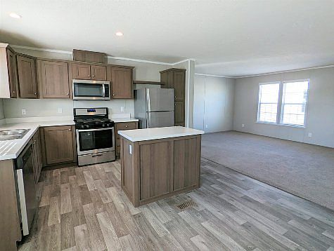 3rd image of 717 Kansas St #717
