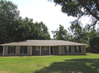 35 Moores Ln, Columbia, MS 39429