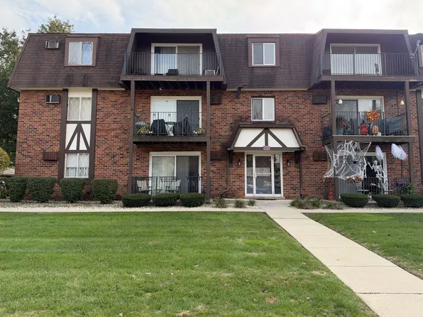 5723 129th St #8E, Midlothian, IL 60418