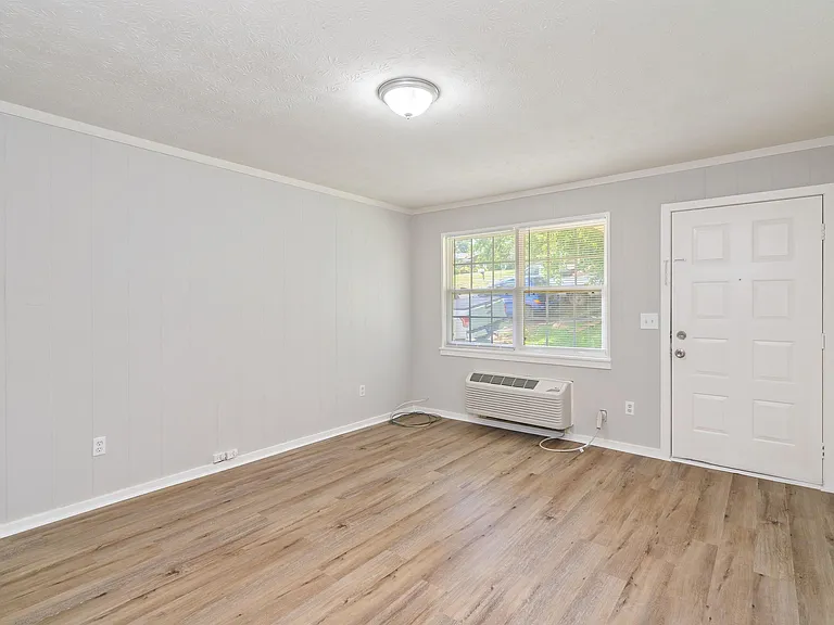 1309 E 1st Ave — Photo 8