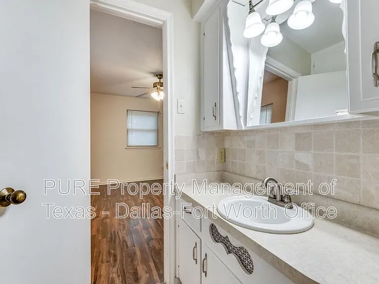 1224 Parkwood Pl — Photo 8