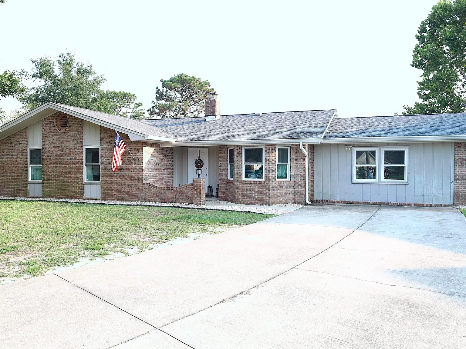 61 Leslie Ct — Photo 2