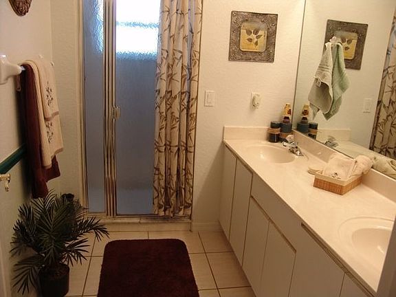 4th image of 601 SE 23rd Ter