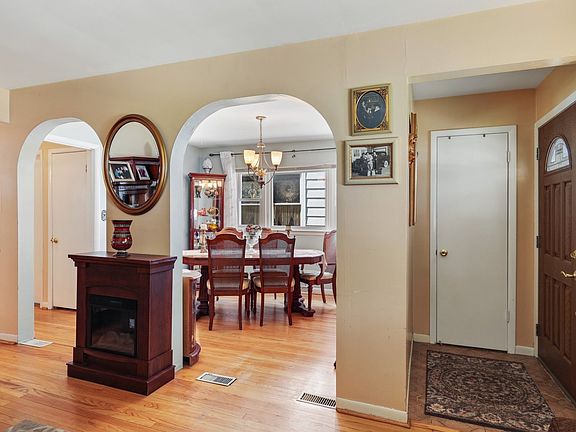 5th image of 4224 Elmwood Ave