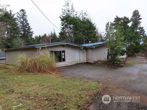 2nd image of 2900 Woodhill Ct