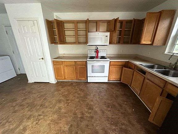 5th image of 453 N McCampbell St