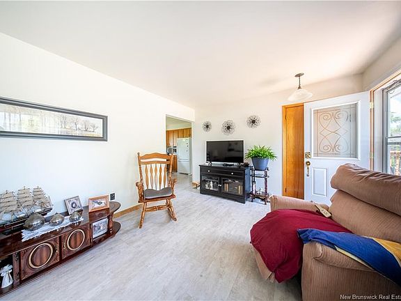 4th image of 2 Manchester Cres
