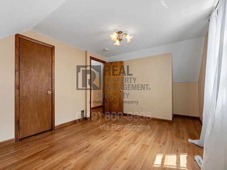 512 W 10th St #W — Photo 23