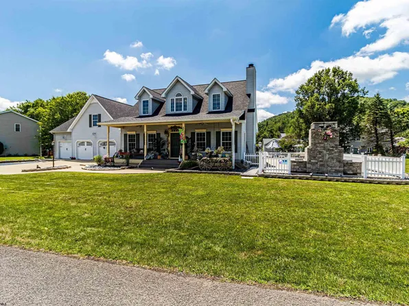 1210 Chase St, Morgantown, WV 26508