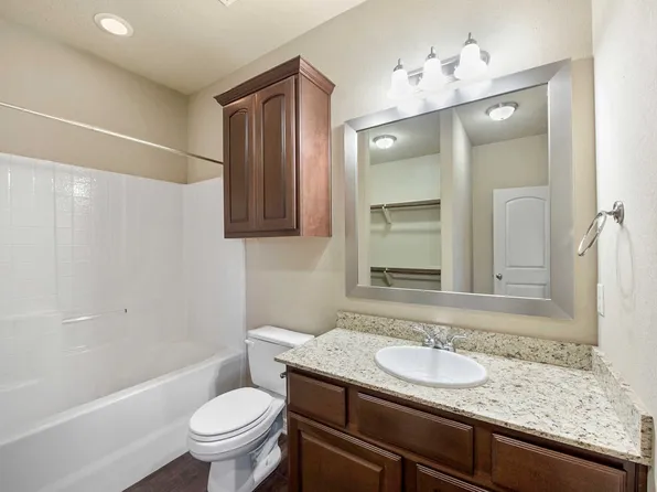 526 Forest Dr, College Station, TX