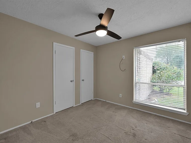 16858 Gleneagle Dr N — Photo 25