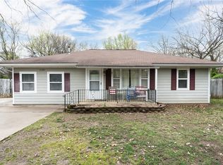 1138 N Sang Ave, Fayetteville, AR 72703