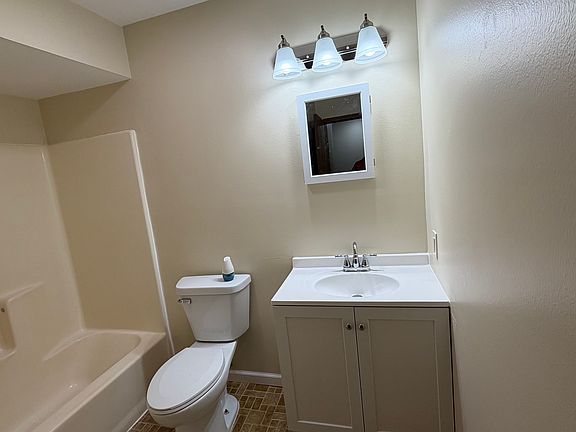 3rd image of 6042 Black Oak Dr