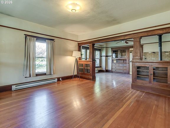 5th image of 307 NE 10th St