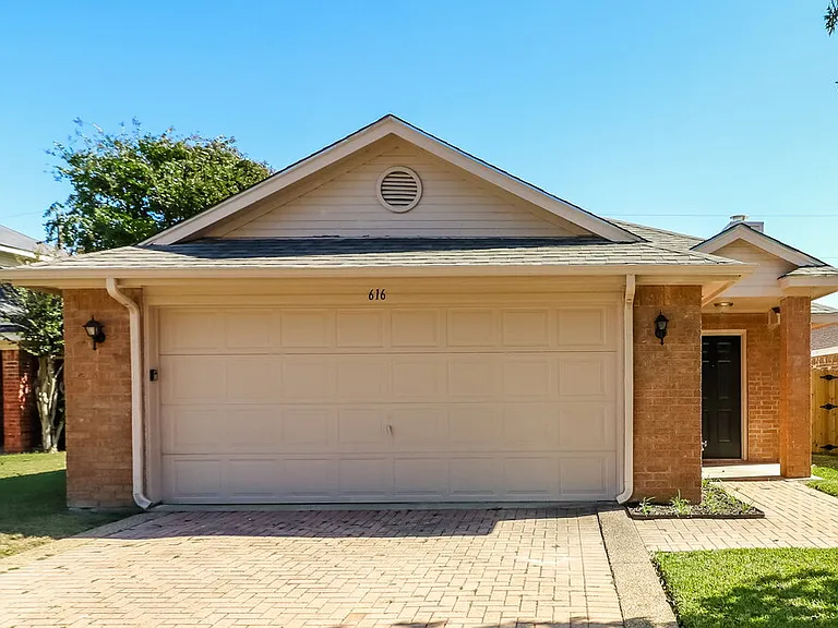 616 Alabaster Pl — Photo 1