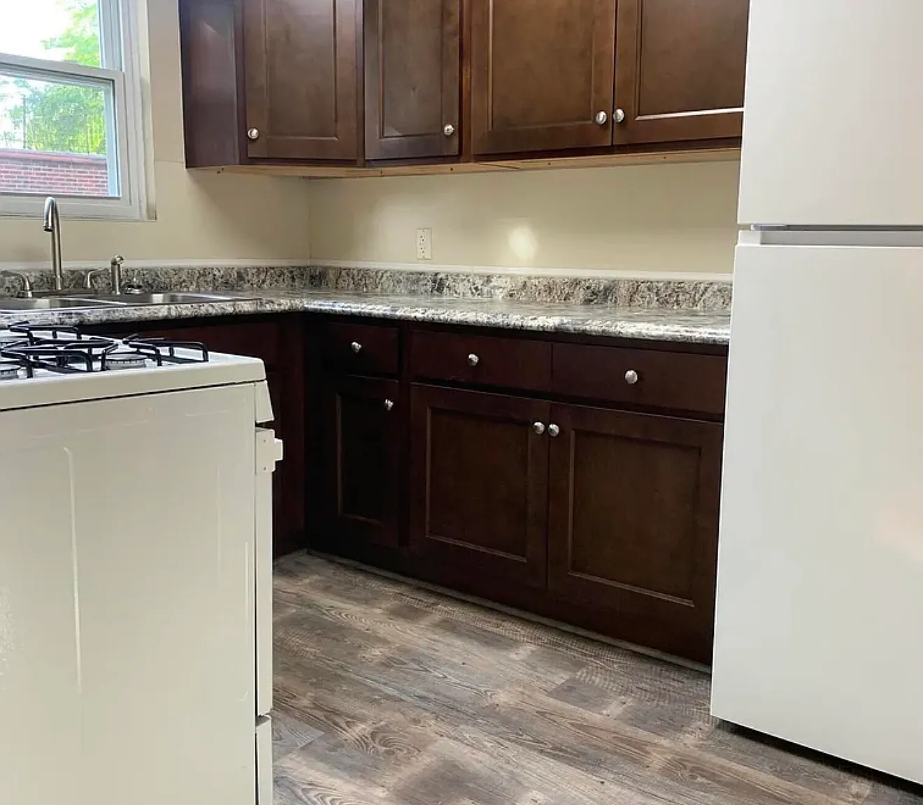 3 bed, 1500 sqft, $1,350 — Photo 2