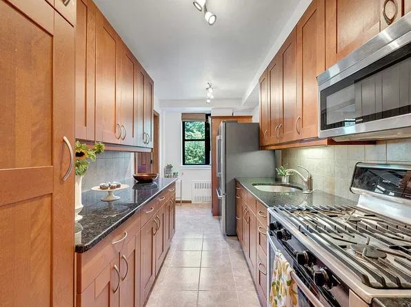 735 Kappock St APT 8F, Bronx, NY 10463