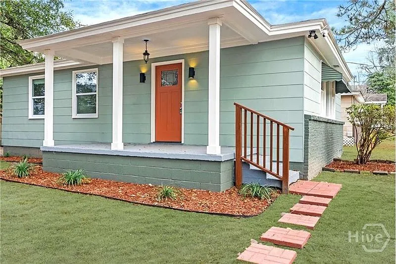 3 bed, 828 sqft, $1,900 — Photo 3