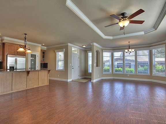 2nd image of 209 Chateau La Salle Dr