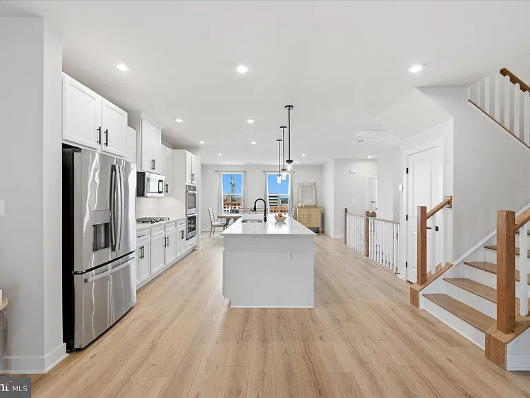 1612 Kirkman St — Photo 2