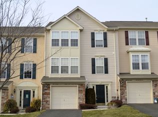 17 Creekside Dr, Pottstown, PA 19464