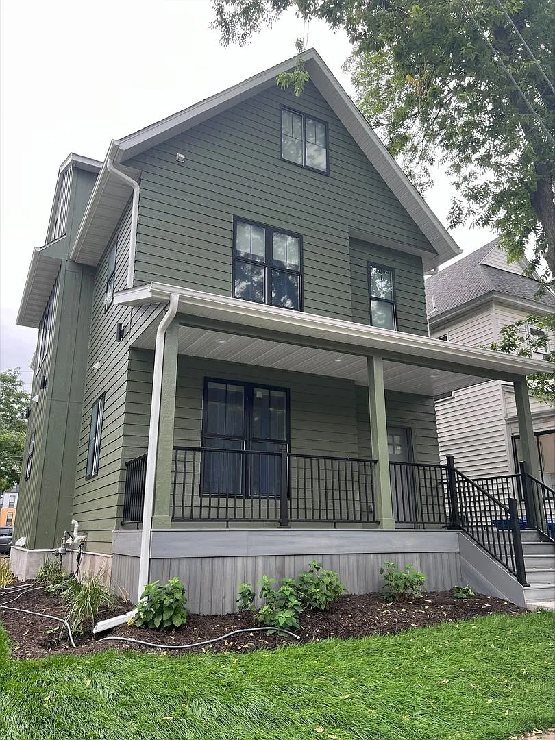 Remodeled 10-Bedroom House in Dinkytown — Photo 1