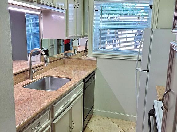 4th image of 411 Westmoreland St APT 4