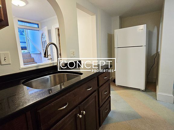 5th image of 164 Auburn St
