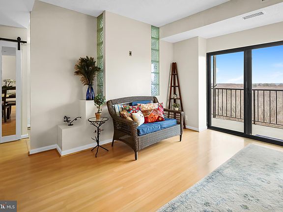 5th image of 3800 Powell Ln #Penthouse 1