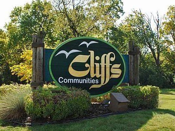 2nd image of 730 Cliffs Dr APT 303