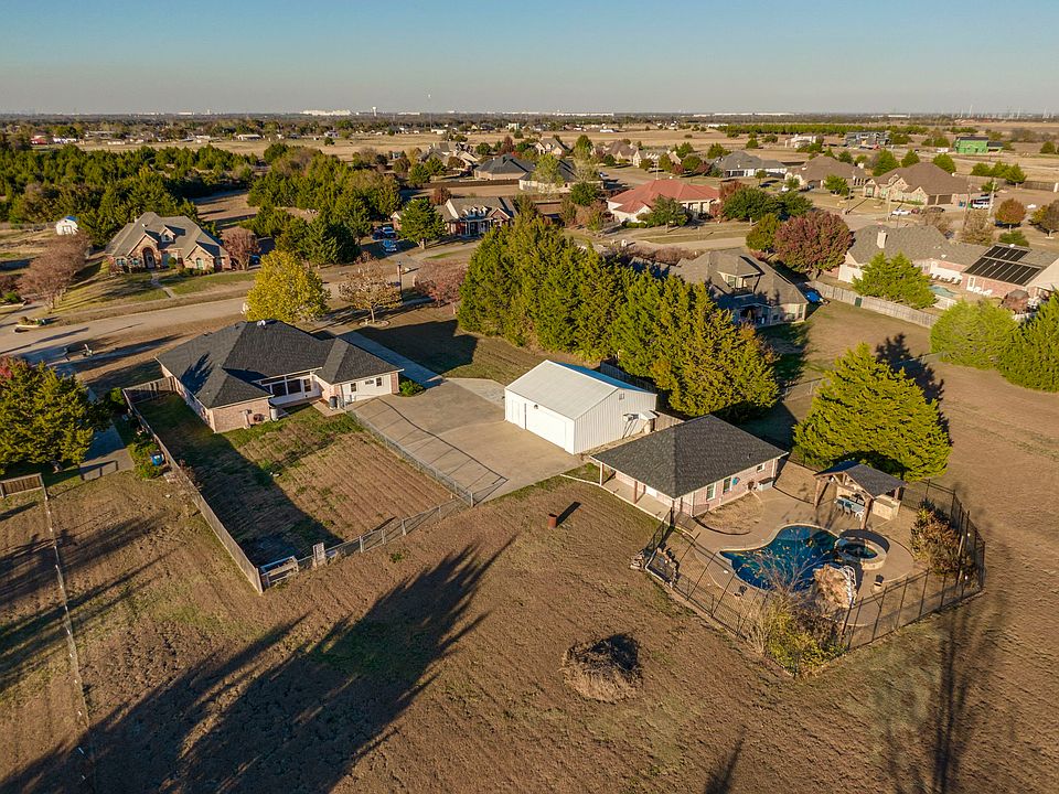 1st image of 110 Hidden Creek Ln