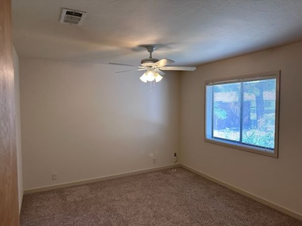 102 Lakeview Dr #C