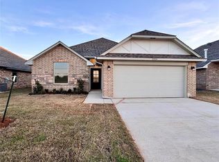 9304 NW 143rd St, Yukon, OK 73099