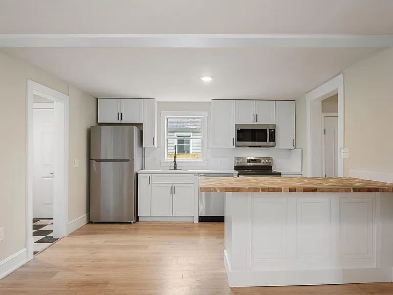 553 Highland Ave — Photo 3