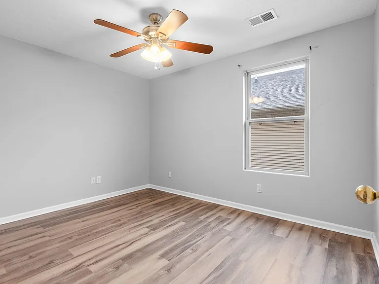 305 Spring Valley Ln — Photo 22