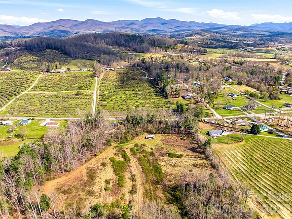 4th image of 984 Pace Rd
