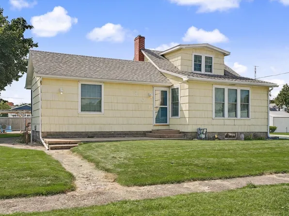 201 S Main St, Elliott, IL 60933